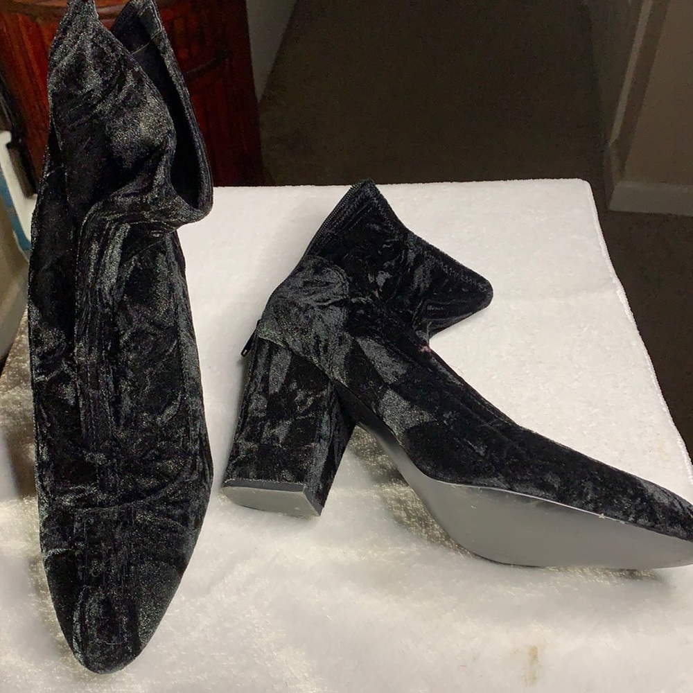 Nine West black velvet boots